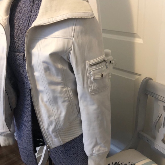 Vintage Danier Leather Off-White Bomber jacket - Picture 4 of 4